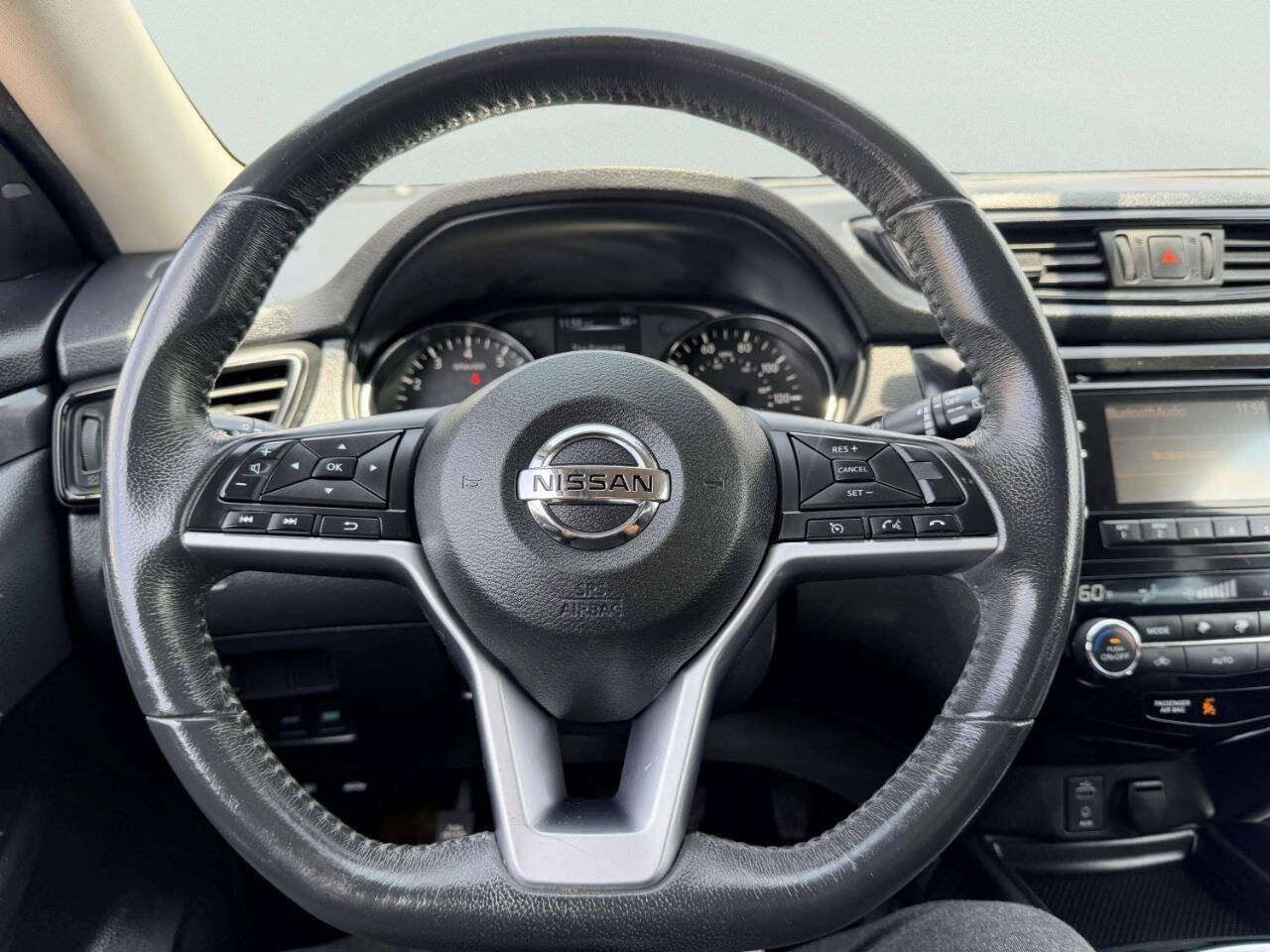 Used 2017 Nissan Rogue SV AWD/4WD image 31
