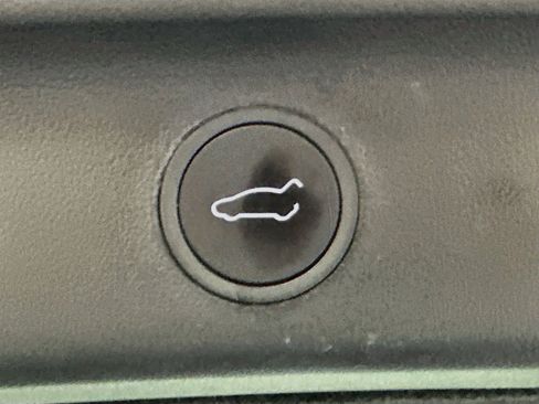 Used 2025 Tesla Model Y Long Range RWD image 29