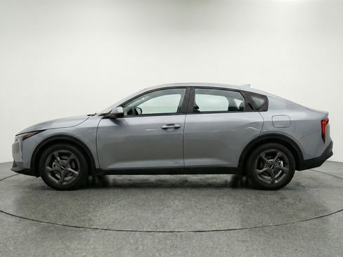 Used 2025 Kia K4 LXS image 5