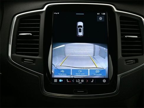 Used 2023 Volvo XC90 B5 Core image 24