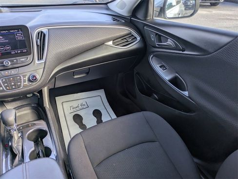 Used 2024 Chevrolet Malibu LT image 18