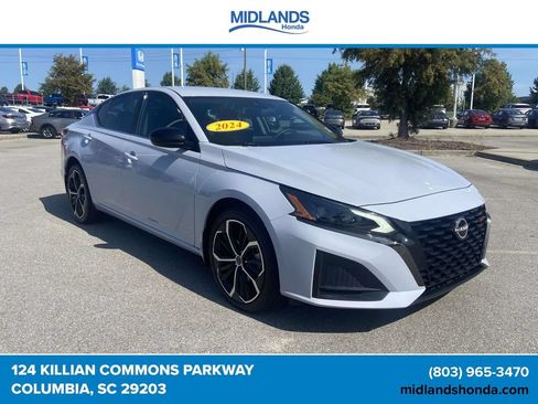 Used 2024 Nissan Altima 2.5 SR AWD/4WD image 1