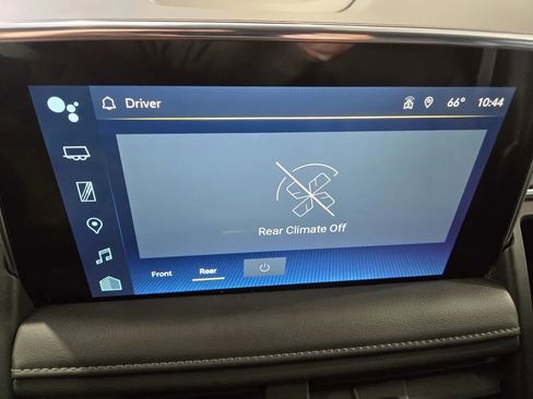 Used 2023 Chevrolet Suburban LT w/ Luxury Package image 23