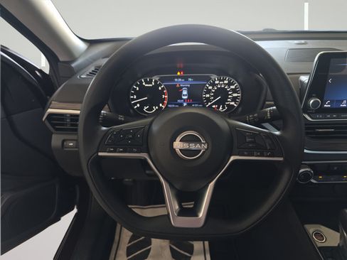 Used 2024 Nissan Altima 2.5 SV FWD image 14