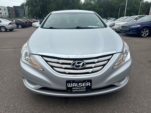 Used 2011 Hyundai Sonata SE FWD image 2