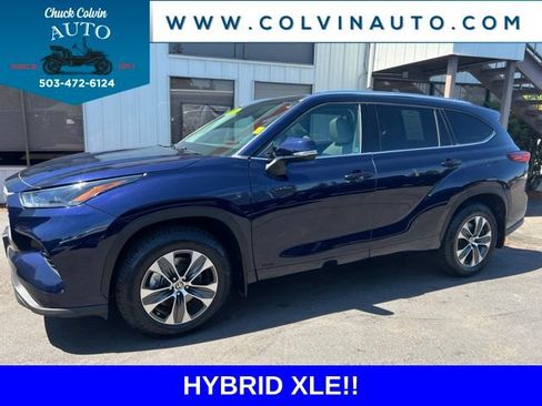 Used 2021 Toyota Highlander XLE AWD/4WD image 1