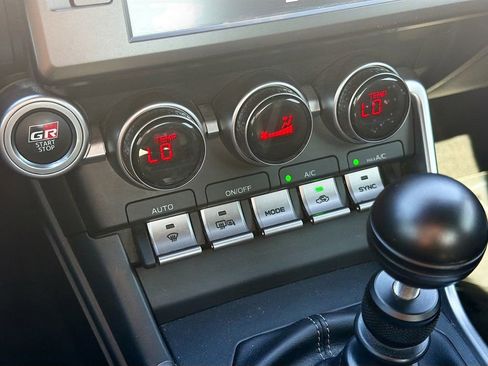 Used 2023 Toyota GR86 Premium w/ ALL Weather Mat Package (TMS) RWD image 16