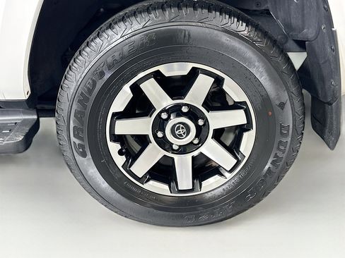 Used 2024 Toyota 4Runner TRD Off-Road Premium image 11