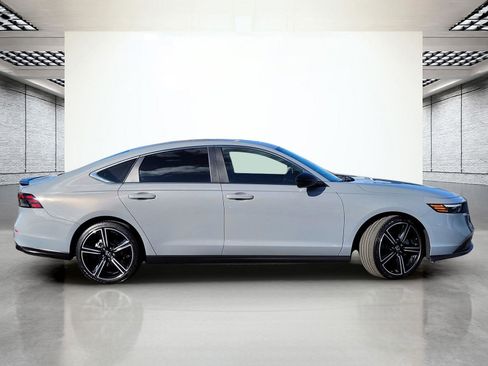 Used 2025 Honda Accord Sport image 6