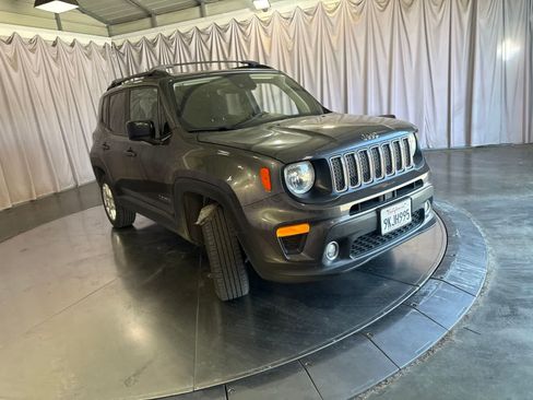 Used 2021 Jeep Renegade Latitude w/ Convenience Group AWD/4WD image 3