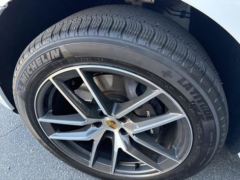 Used 2022 Porsche Macan AWD/4WD image 33