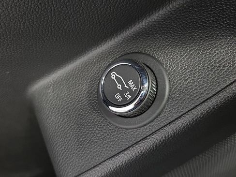 Used 2023 Chevrolet Traverse LT image 33