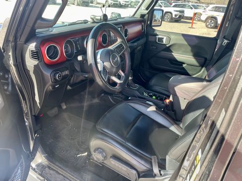 Used 2021 Jeep Gladiator Rubicon AWD/4WD image 10