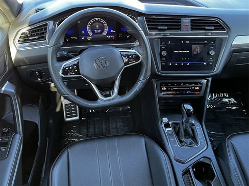 Used 2022 Volkswagen Tiguan SE R-Line image 10