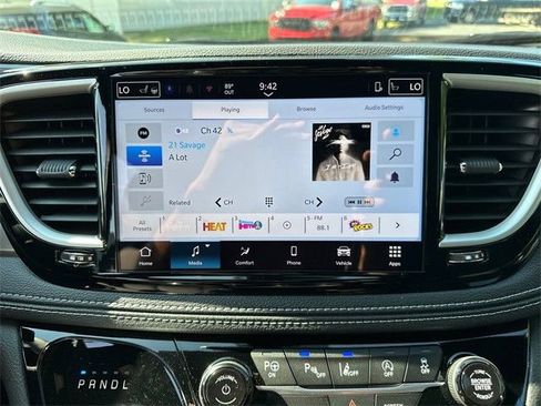 New 2025 Chrysler Pacifica Select image 23