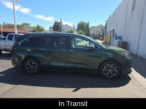 Used 2025 Toyota Sienna Platinum AWD/4WD image 2