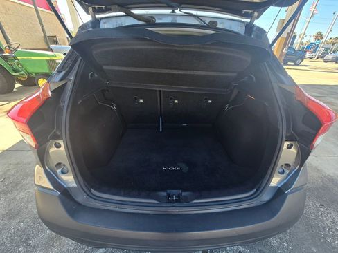 Used 2018 Nissan Kicks SV FWD image 47