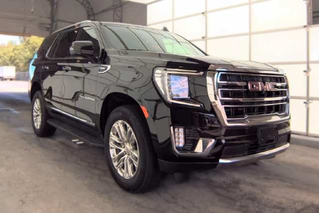 Used 2022 GMC Yukon SLT w/ SLT Premium Package AWD/4WD image 3