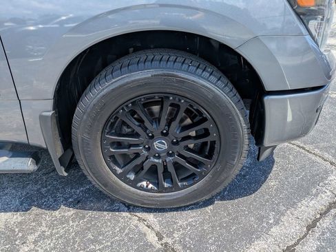 Used 2019 Nissan Titan SV w/ SV Convenience Package RWD image 12
