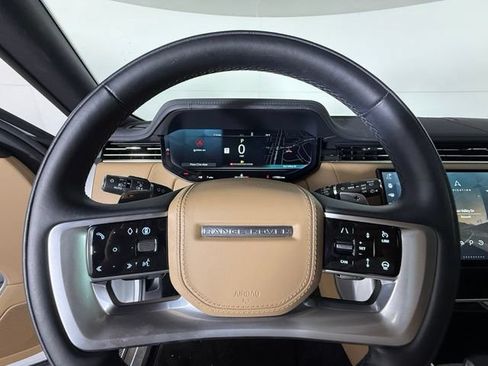 Used 2025 Land Rover Range Rover SE AWD/4WD image 14