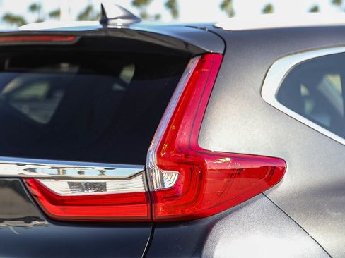Used 2018 Honda CR-V Touring image 9