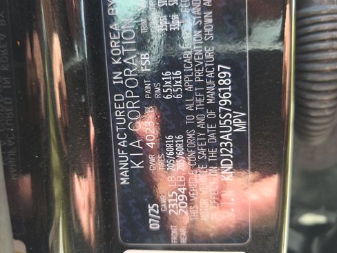 Used 2025 Kia Soul LX image 32