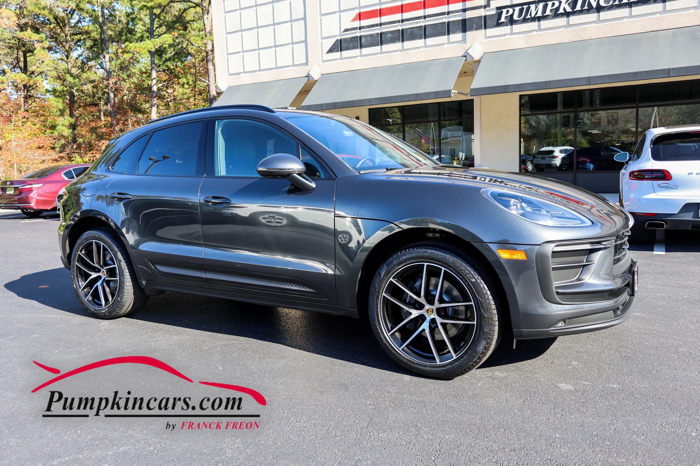 Used 2023 Porsche Macan AWD/4WD image 1