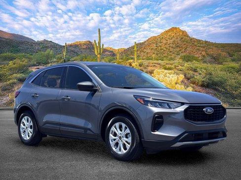 Used 2024 Ford Escape Active FWD image 2