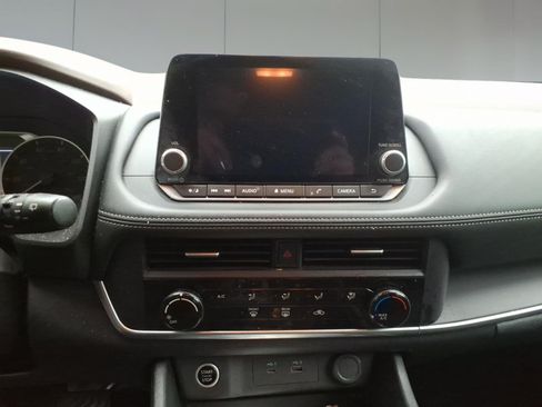 Used 2023 Nissan Rogue S AWD/4WD image 9