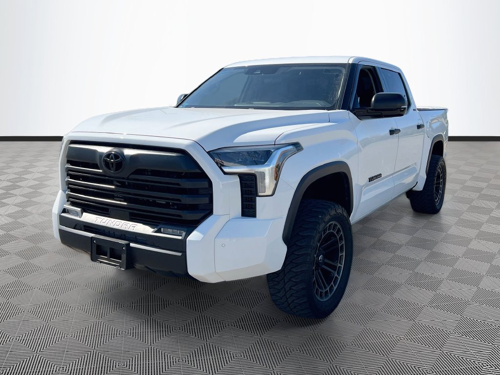 Used 2022 Toyota Tundra SR5 w/ SR5 Convenience Package AWD/4WD image 3