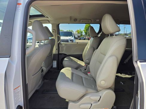 Used 2020 Toyota Sienna XLE w/ XLE Navigation Package AWD/4WD image 20