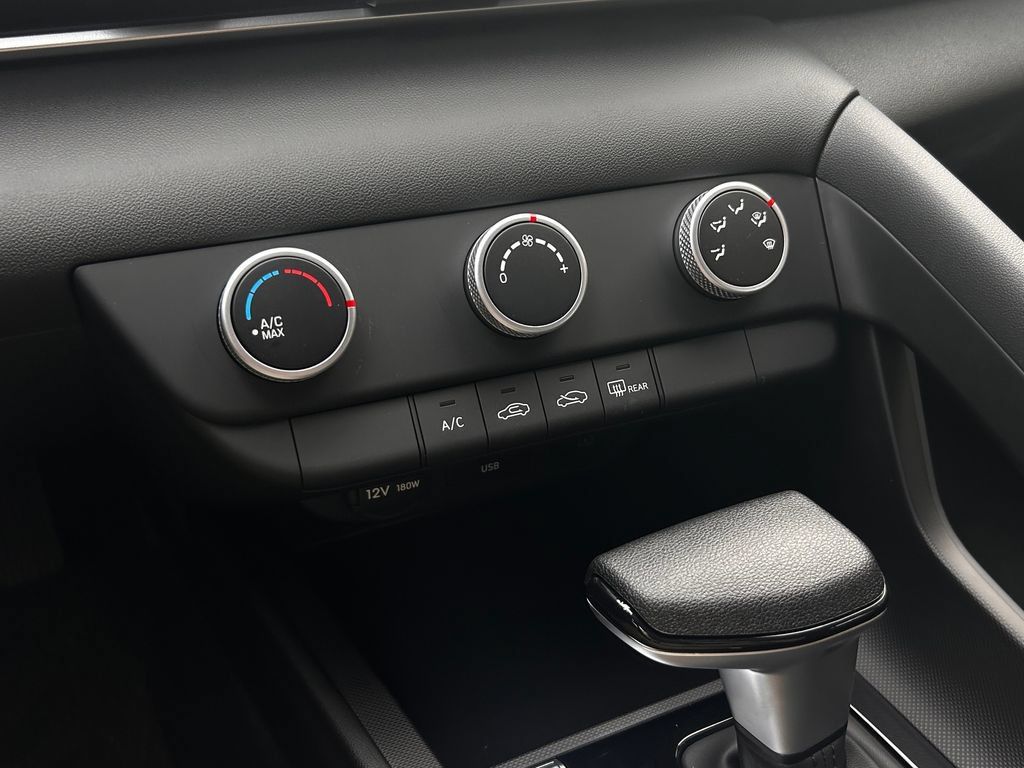 Certified 2026 Hyundai Elantra SE FWD image 28