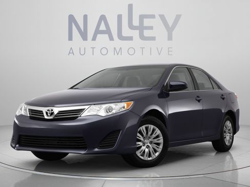 Used 2012 Toyota Camry SE FWD image 2