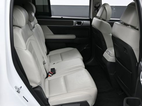 Used 2024 Hyundai Santa Fe Limited image 35