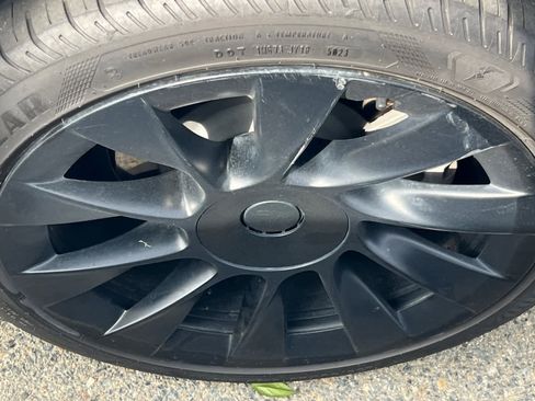 Used 2023 Tesla Model Y Long Range image 22