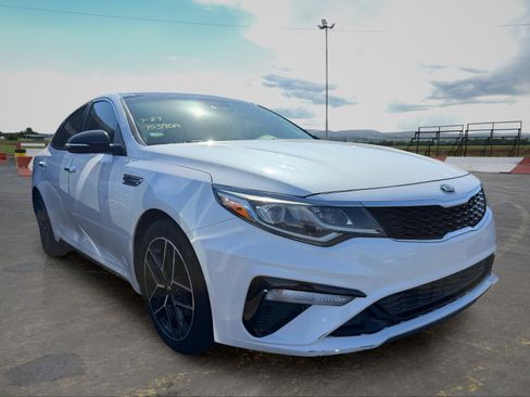 Used 2020 Kia Optima SE FWD image 2