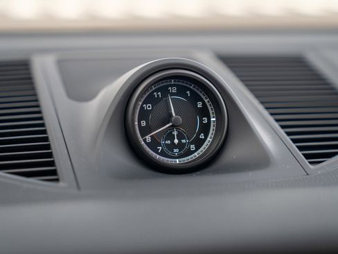 New 2026 Porsche Macan image 18