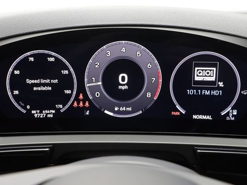 Used 2025 Porsche Cayenne AWD/4WD image 8