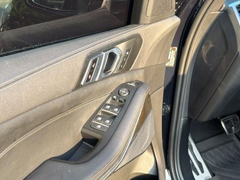 Used 2022 BMW X5 xDrive40i w/ M Sport Package AWD/4WD image 16