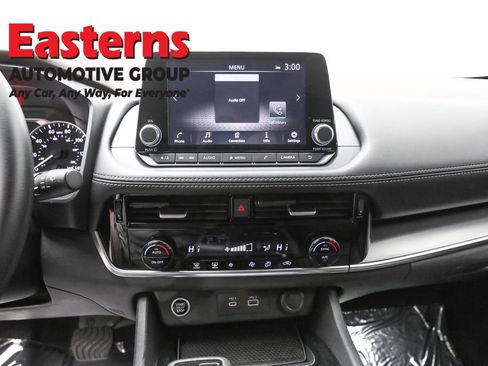 Used 2022 Nissan Rogue SV image 12