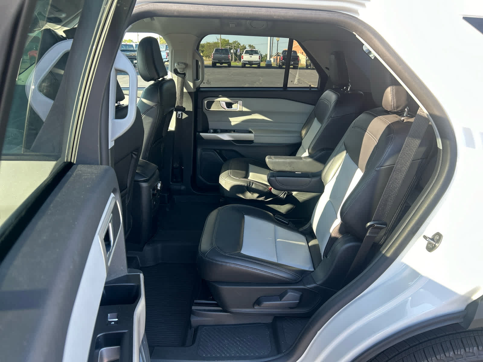 Used 2023 Ford Explorer XLT w/ Equipment Group 202A AWD/4WD image 12