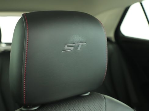 Used 2022 Buick Envision Essence w/ Technology Package II image 21