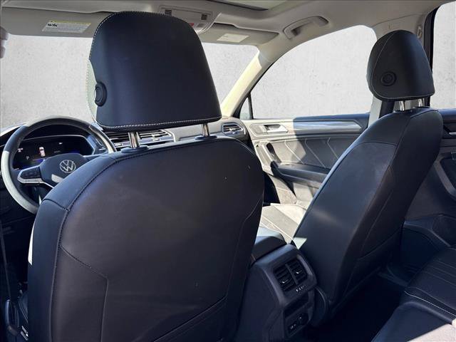 Used 2024 Volkswagen Tiguan SE w/ Panoramic Sunroof Package FWD image 17