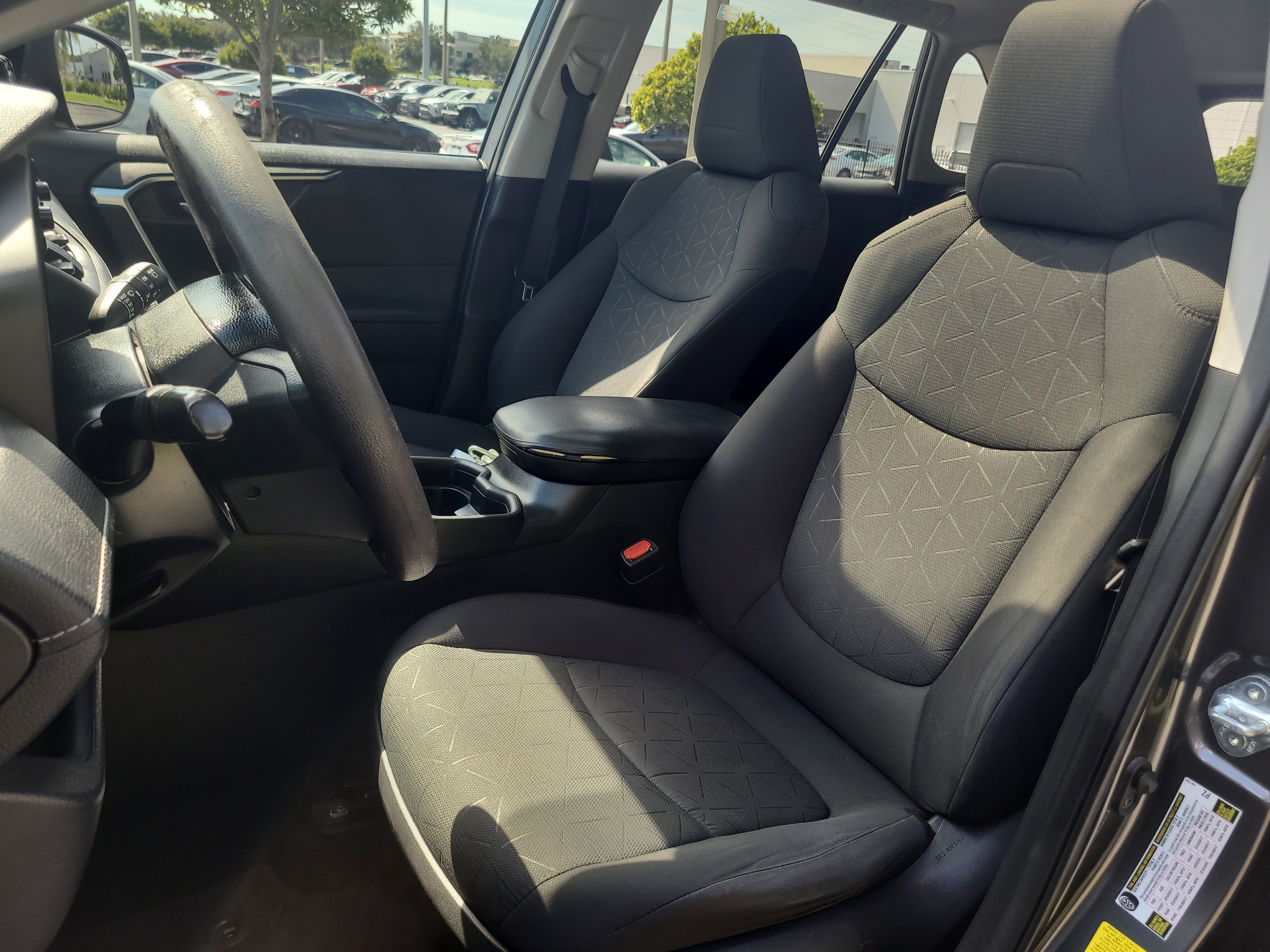 Used 2021 Toyota RAV4 XLE w/ Convenience Package FWD image 21