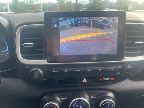 Used 2023 Hyundai Venue SEL image 23