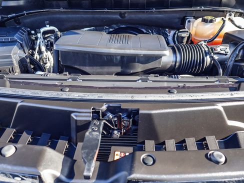 Used 2024 Chevrolet Suburban LT image 25