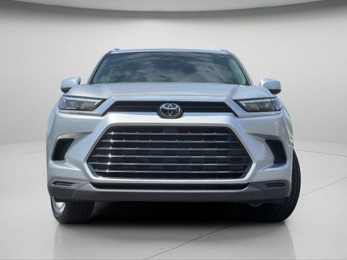 Certified 2024 Toyota Grand Highlander FWD image 3