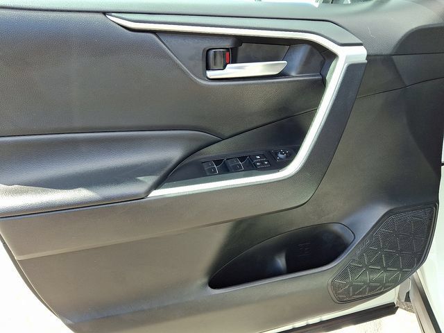 Used 2022 Toyota RAV4 XLE AWD/4WD image 12