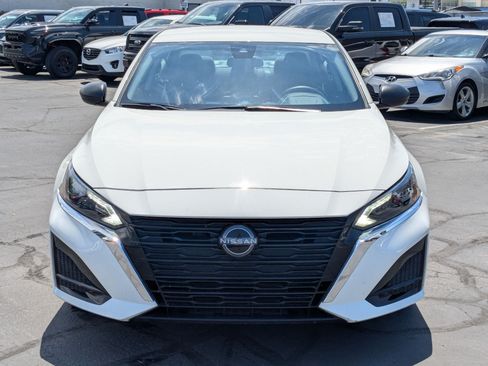 Used 2025 Nissan Altima 2.5 SV FWD image 11