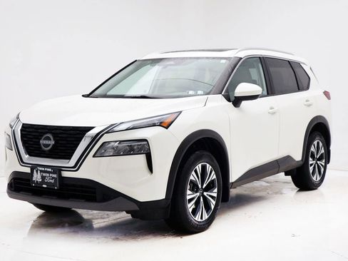 Used 2023 Nissan Rogue SV w/ SV Premium B Package image 2